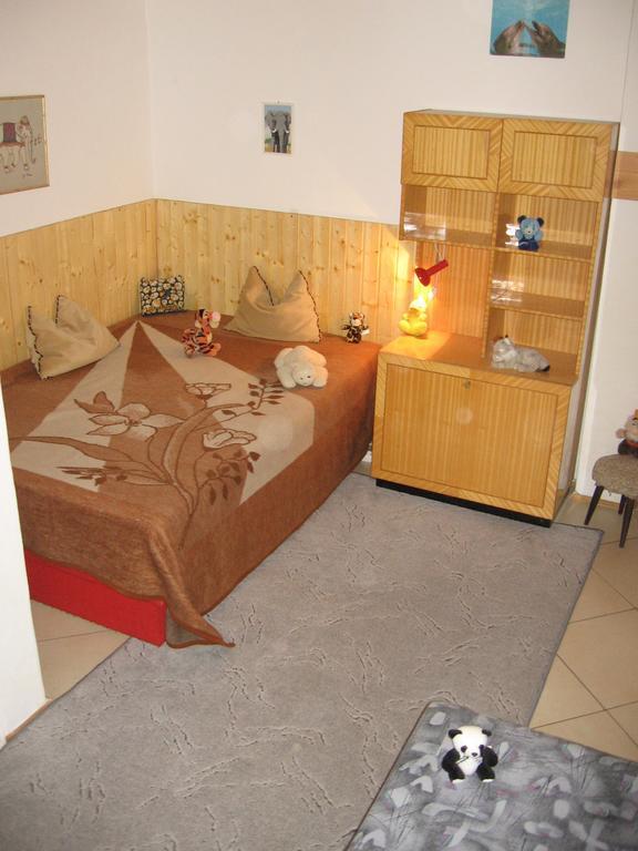 Csaladi Vendeghaz Apartment Eger Room photo