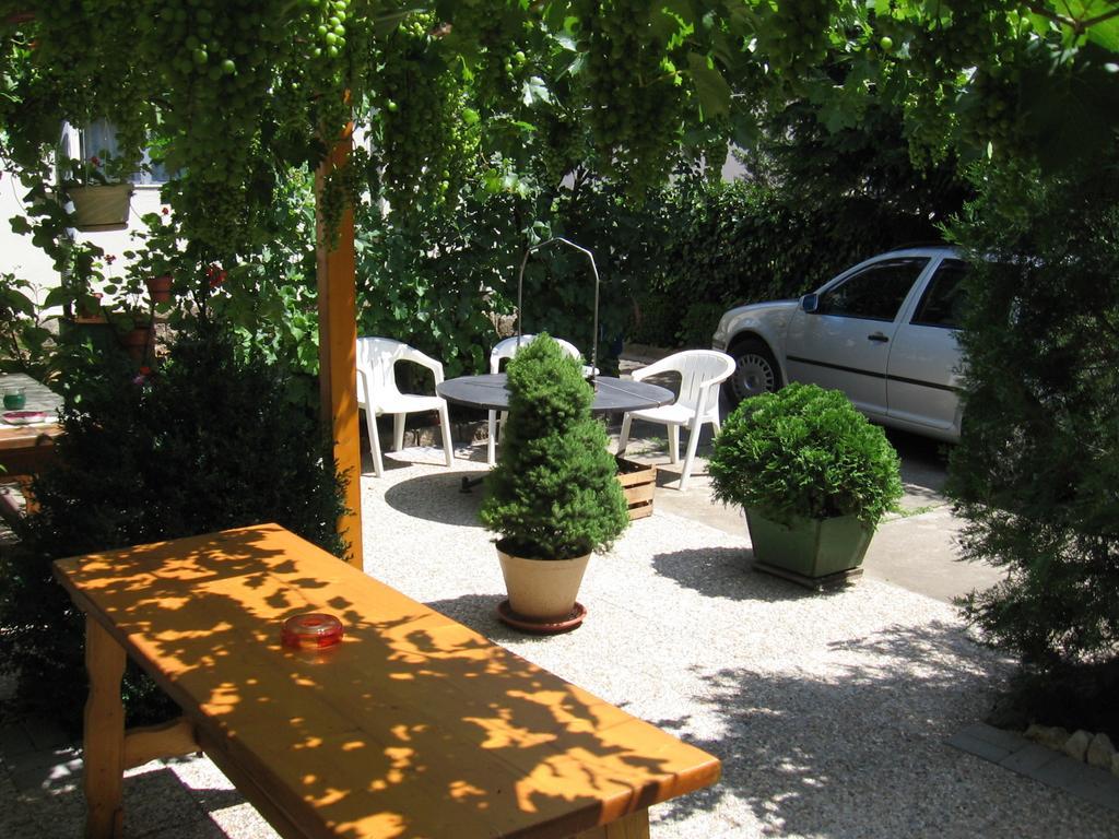 Csaladi Vendeghaz Apartment Eger Exterior photo